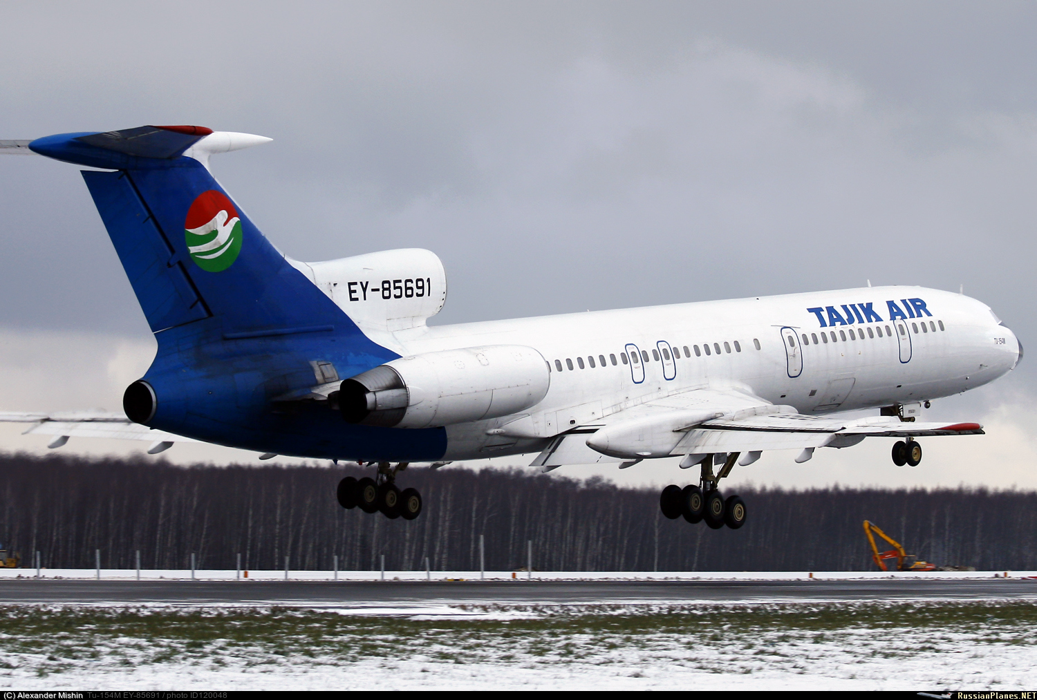 The air foro. Авиакомпания Tajik Air. Ту-154 м таджик Эйр. Самолёт Таджикистана таджик АИР. Самолет ту 154 б таджик айр.