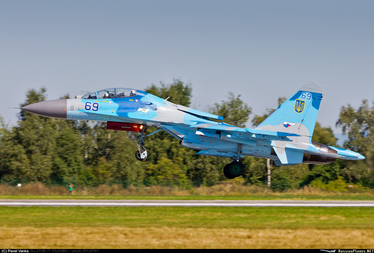 Ввс украины. Истребитель Су-27уб. Су-27уб Украина. Су-27 ВВС Украины. Су-27 истребитель Украина.