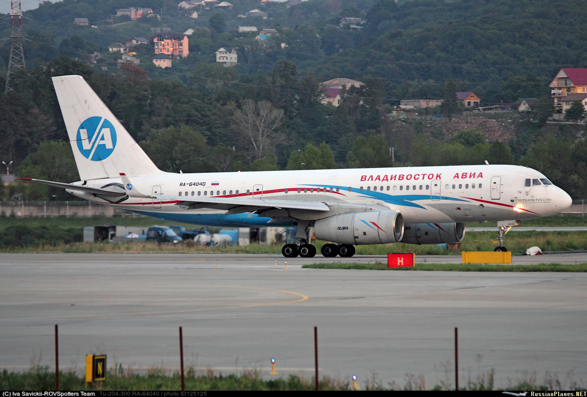 Туту владивосток. Ту-204-300 Владивосток авиа. Ту 204 Владивосток авиа. JAL Владивосток. Владивосток авиа мн 28.