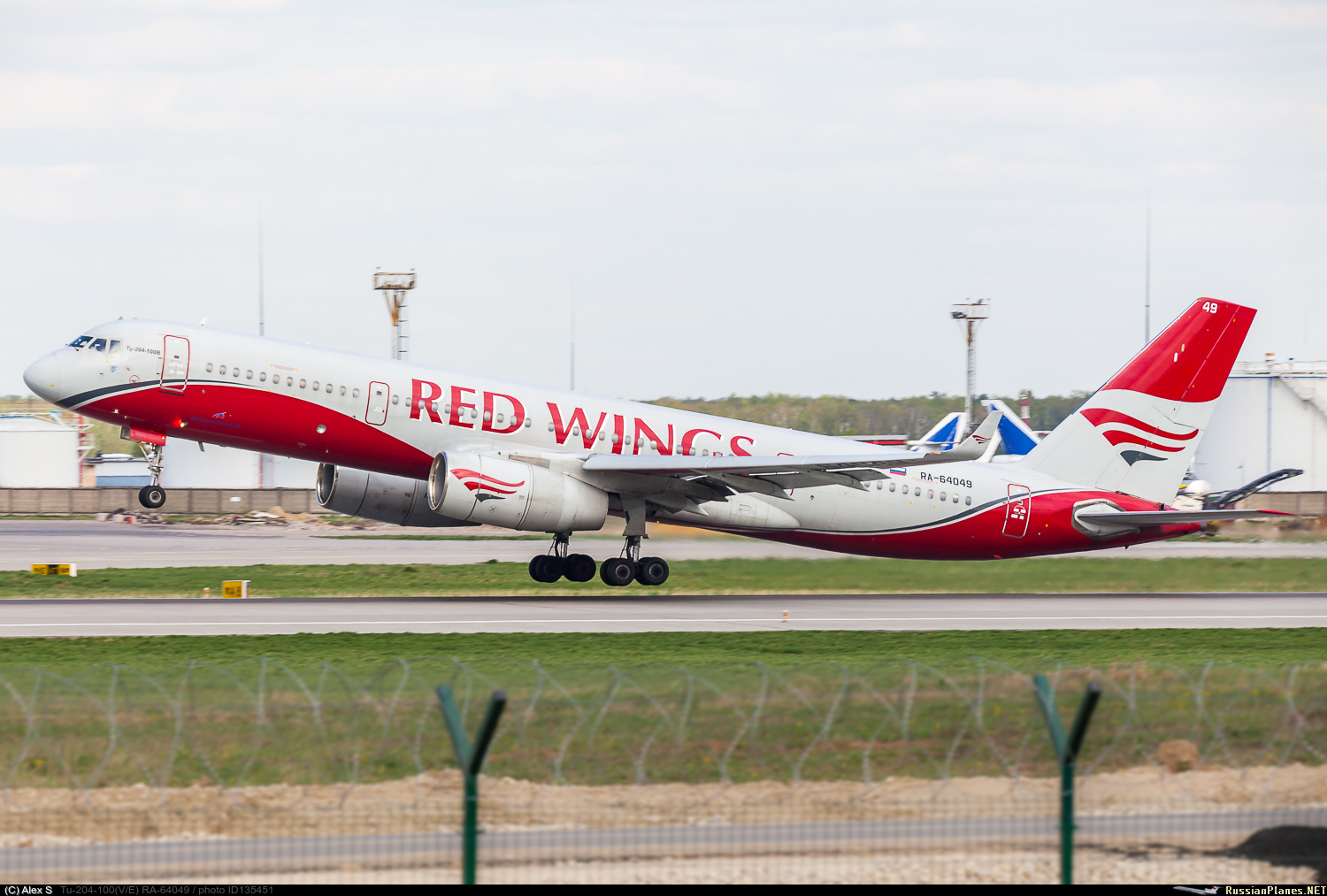 Ред вингс шри ланка. Боинг 747 ред Вингс. Ту-204 ред Вингс. Боинг 777 Red Wings. Ред Вингс WZ.