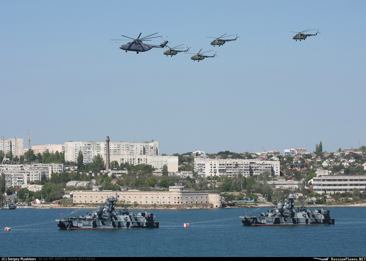 Черноморский флот покинул севастополь. База Черноморского флота в Севастополе. Новороссийская военно-морская база Черноморского флота. База Черноморского флота в Севастополе парад. Севастополь Крымская ВМБ.