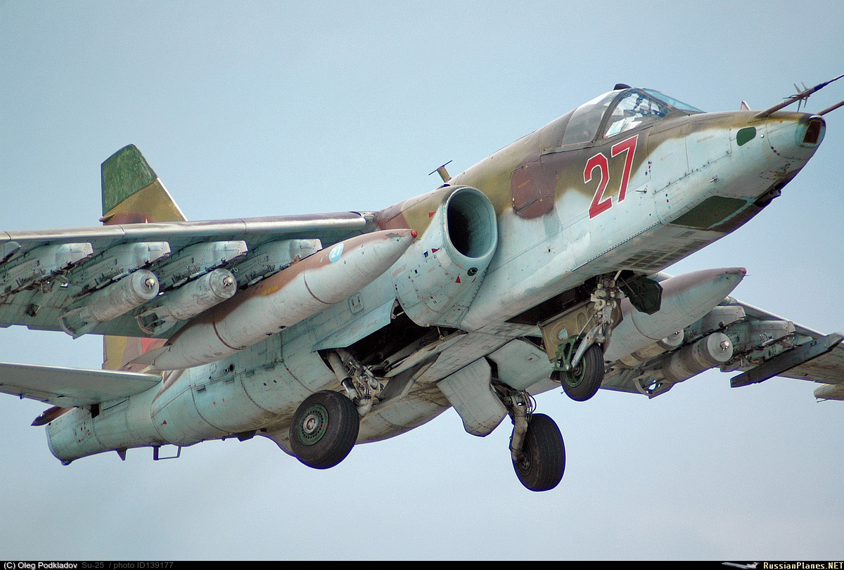 Каб сухой. Су-25 воздухозаборники. Су-25 Штурмовик кабина. Су-25 тормозные щитки. Штурмовик Су-25 Грач.