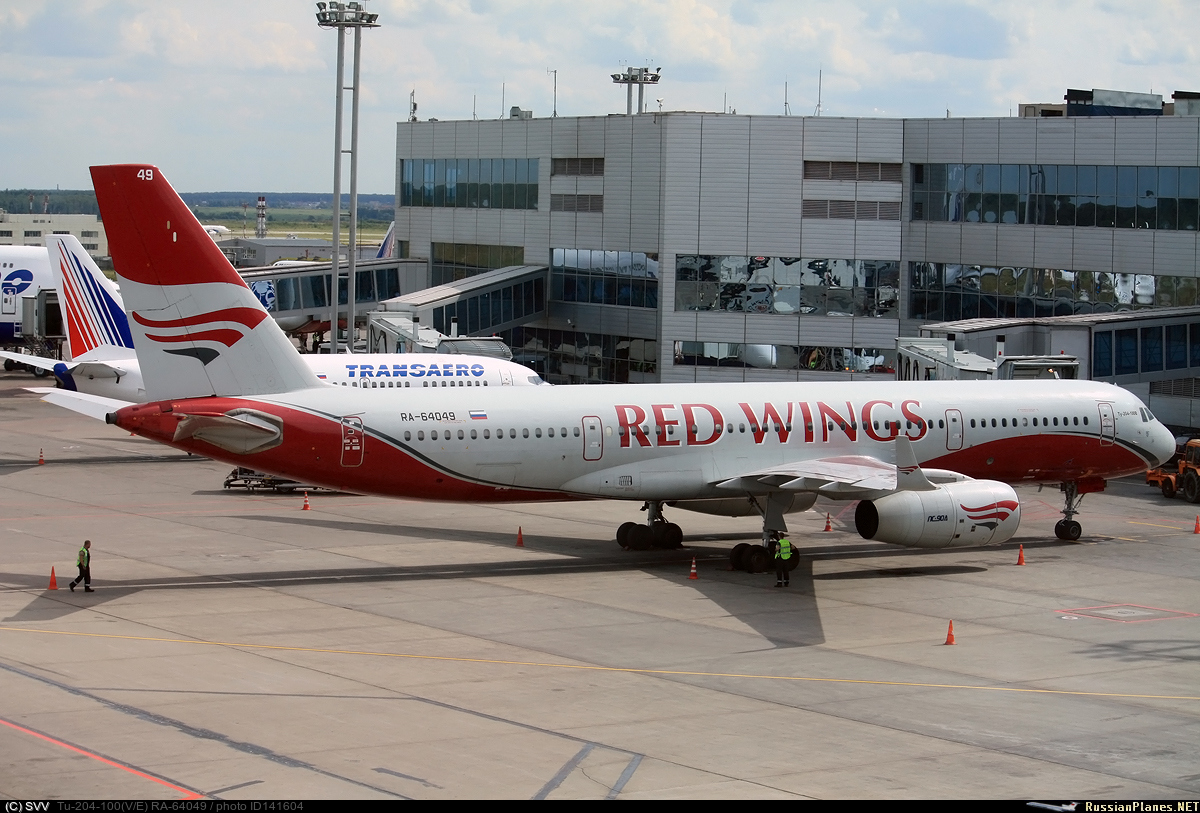 Рейсы авиакомпании red wings. Ред Вингс самолеты. Ту-204 ред Вингс. Ту 204 авиакомпания Red Wings. Самолёт ту 204 Red Wings.