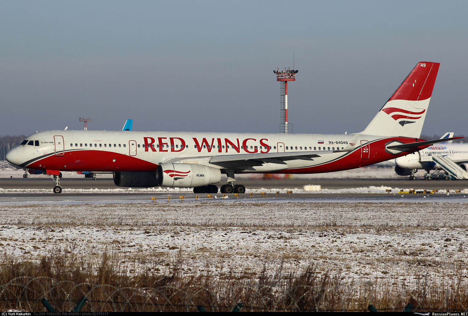 Ред вингс шри ланка. Ту-204 Red Wings 64049. Ту-204 ред Вингс. Tupolev tu-204-100 Red Wings. Ту 214 ред Вингс.