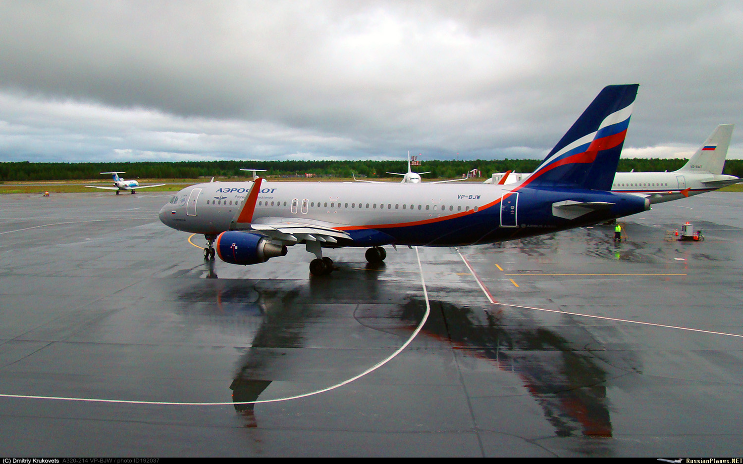 A320-214 Аэрофлот. Самолет Сургут. Аэропорт Сургут самолеты. Сургут Москва авиалиния.