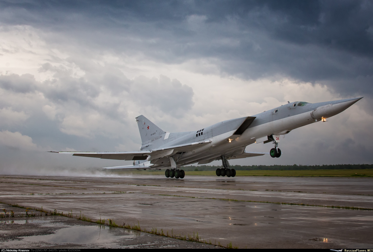 Самолет ту 22м3 фото характеристики. Ту-22м3 сверхзвуковой самолёт. Бомбардировщик ту-22м3. Туполев ту-22м3. Стратегический бомбардировщик ту-22м.