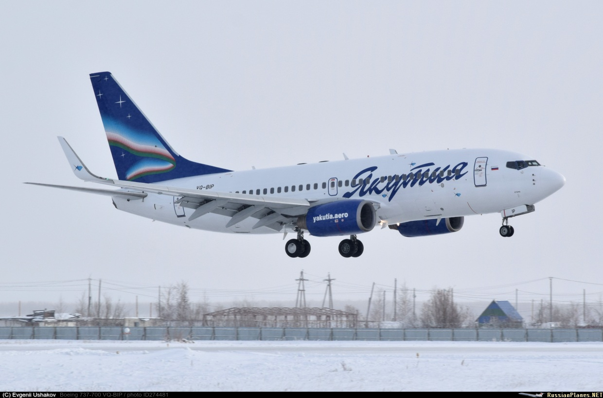 Рейс якутск. Боинг 737-700 АЛРОСА. Boeing 737-800 АЛРОСА. Боинг 737 700 Якутия. Самолёт Боинг 737-700 АЛРОСА.