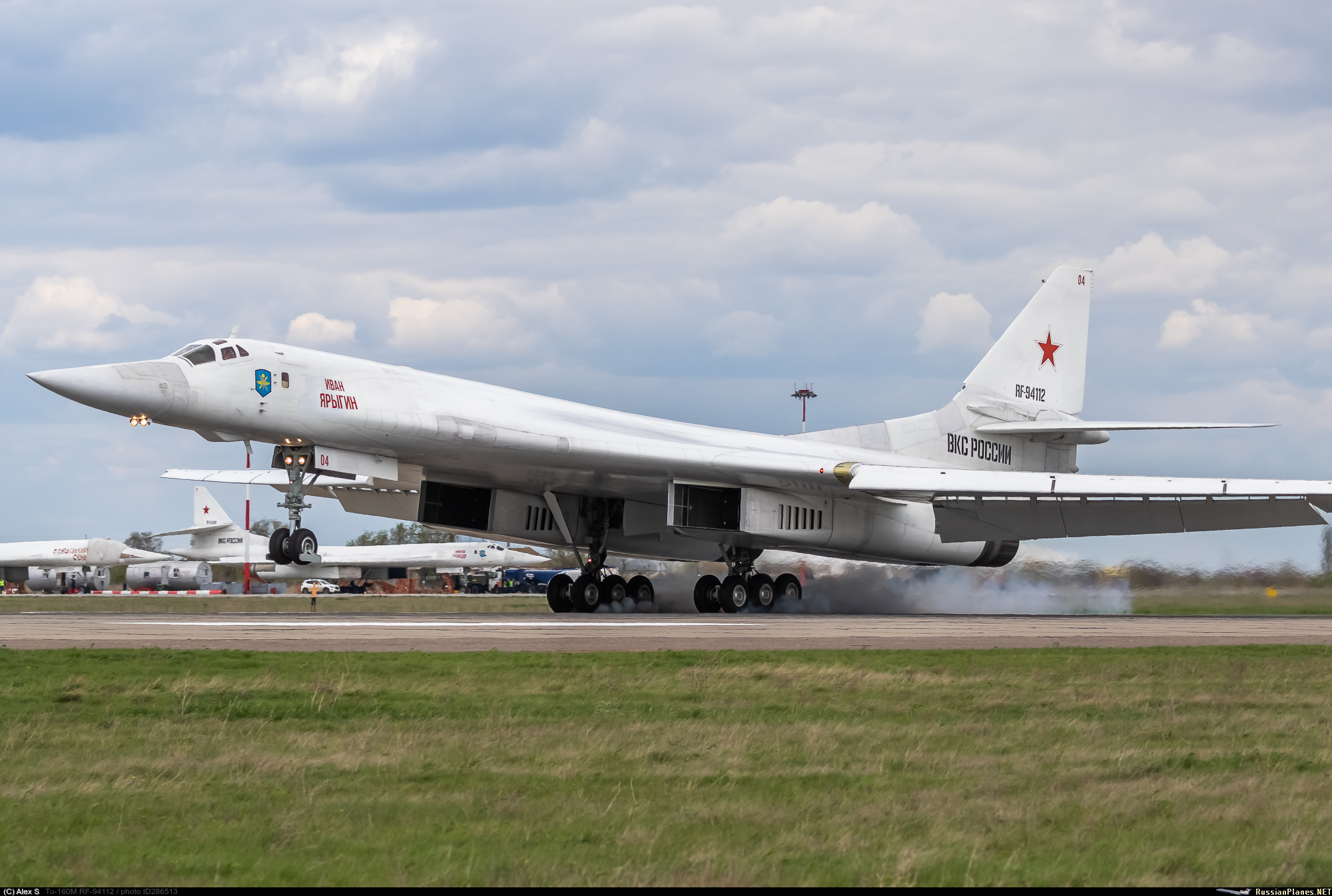 Ту 160 сверхзвуковой характеристики. Ту-160м белый лебедь. Ту-160 белый лебедь. Стратегический бомбардировщик ту-160. Белый лебедь самолет ту 160.