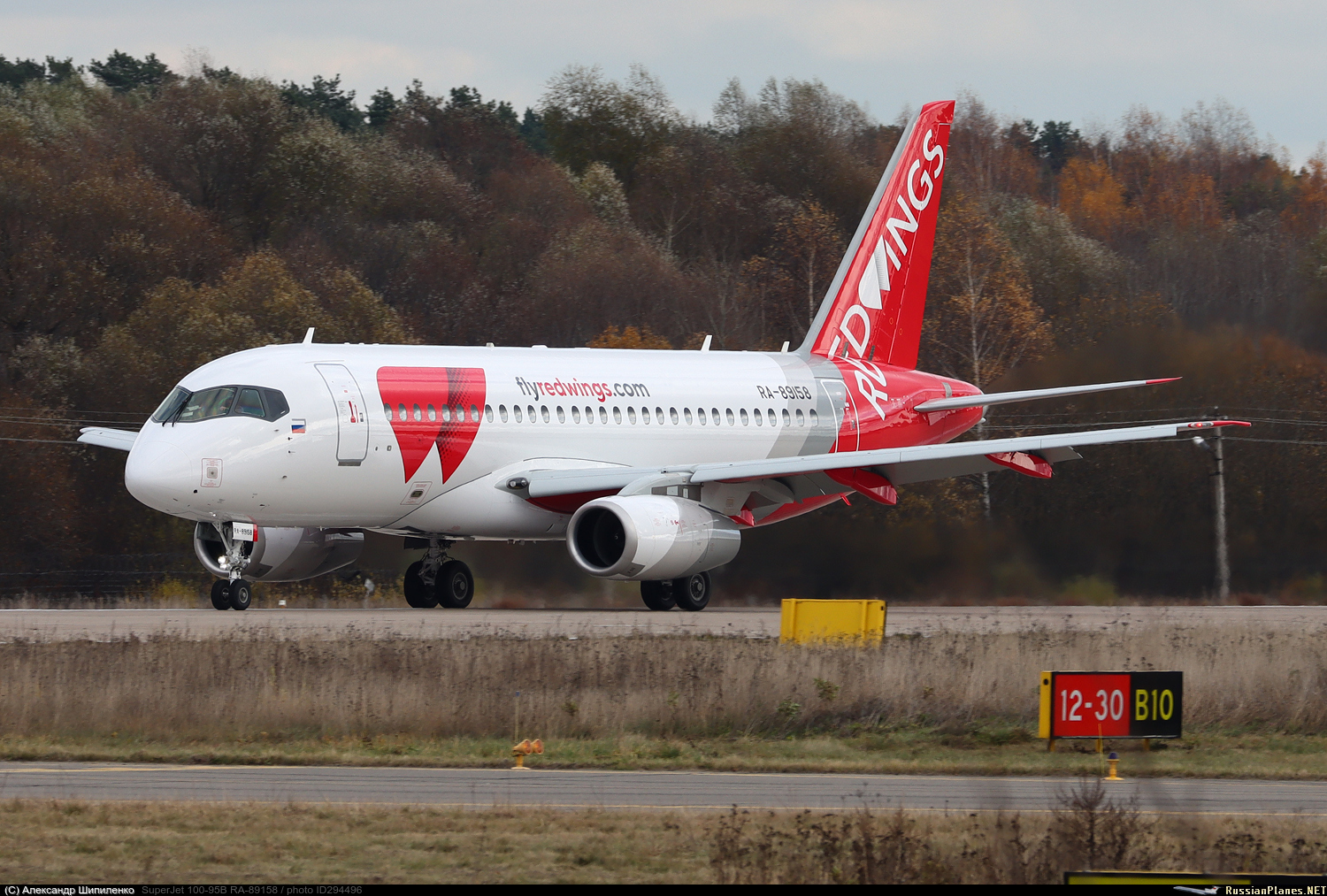 Рейс wz. Sukhoi Superjet 100 Red Wings. Superjet 100 Red Wings. Сухой Суперджет 100-95 Red Wings Звартноц. Суперджет ред Вингс.