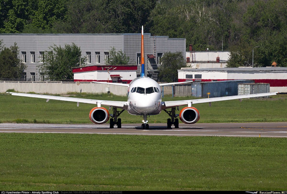 Фотография самолёта · Сухой · SuperJet 100-95LR · RA-89093 