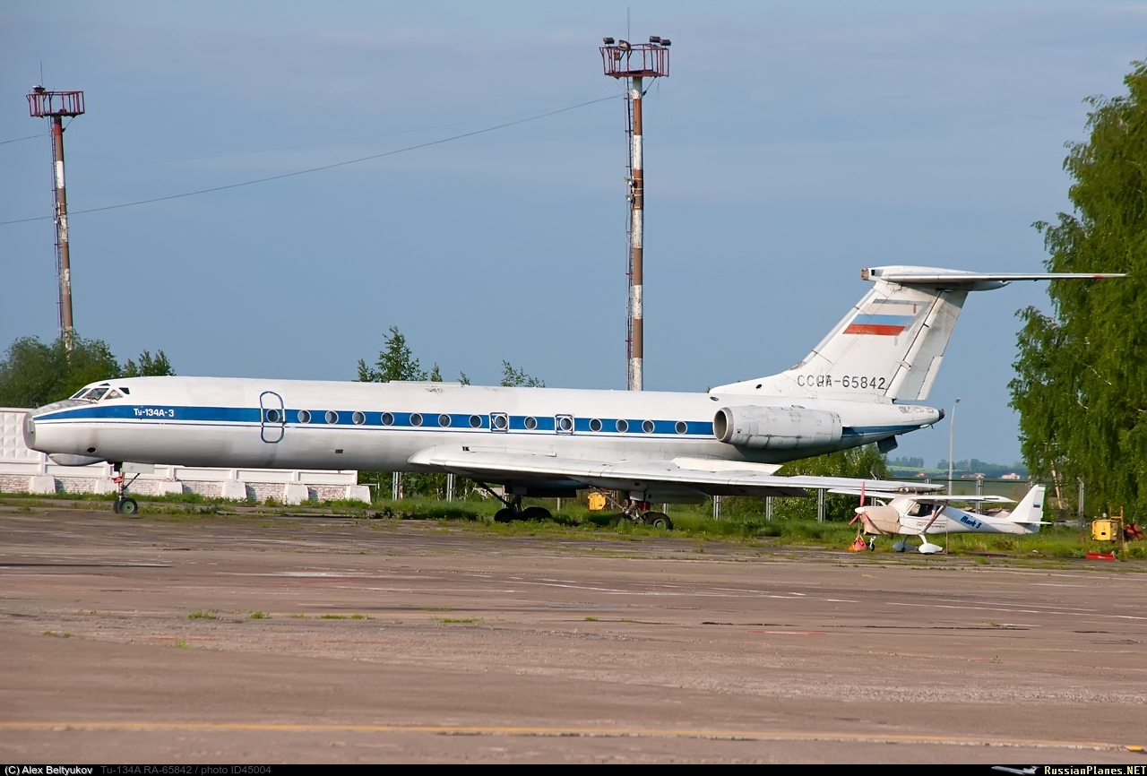 Ту 134 Ижавиа. Ту-134 Белавиа. Ижавиа на центральной площади. Ту-134а ra-65086 серийный номер 60130.
