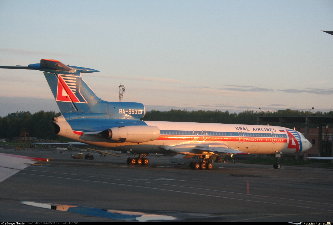 Советский екатеринбург самолет. Ту 154 Ural Airlines. Ту-154б-2 Уральские авиалинии. Самолёт ту 154 Уральские авиалинии. Ту-154м Уральские авиалинии.