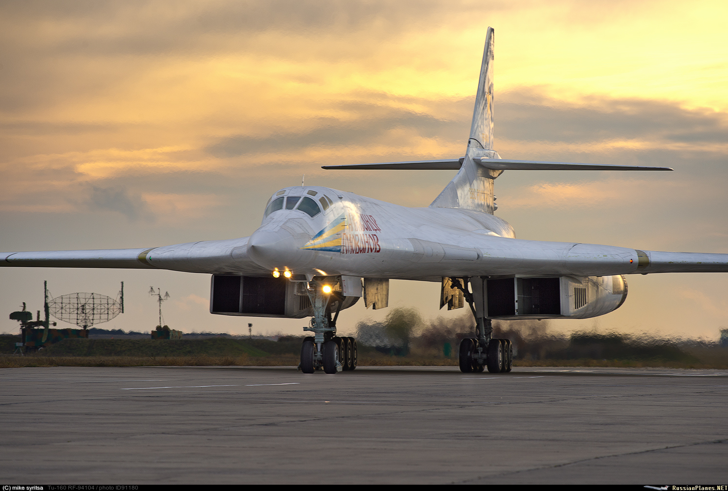 Ту 160м сколько. Ту-160 белый лебедь. Стратегический ракетоносец ту-160 белый лебедь. Ту-160м. Туполев ту 160.